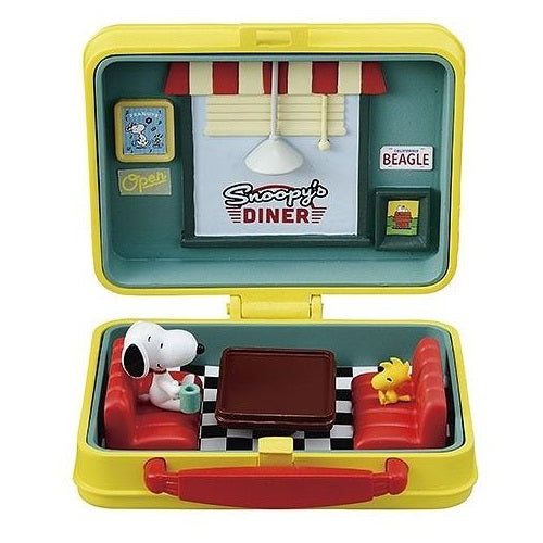 Peanuts Snoopy Little Lunchbox Museum 4-Inch Re-ment Mini-Figure