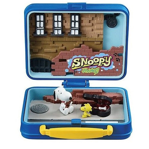 Peanuts Snoopy Little Lunchbox Museum 4-Inch Re-ment Mini-Figure