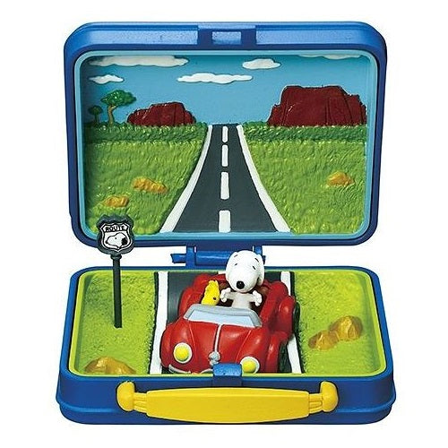Peanuts Snoopy Little Lunchbox Museum 4-Inch Re-ment Mini-Figure