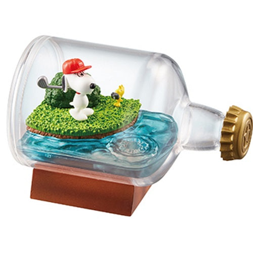 Peanuts Snoopy Life In USA 3-Inch Re-ment Terrarium Collectible