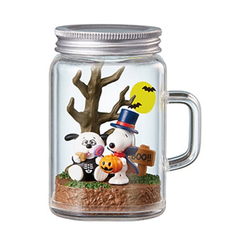 Peanuts Snoopy Life In USA 3-Inch Re-ment Terrarium Collectible