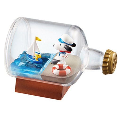 Peanuts Snoopy Life In USA 3-Inch Re-ment Terrarium Collectible